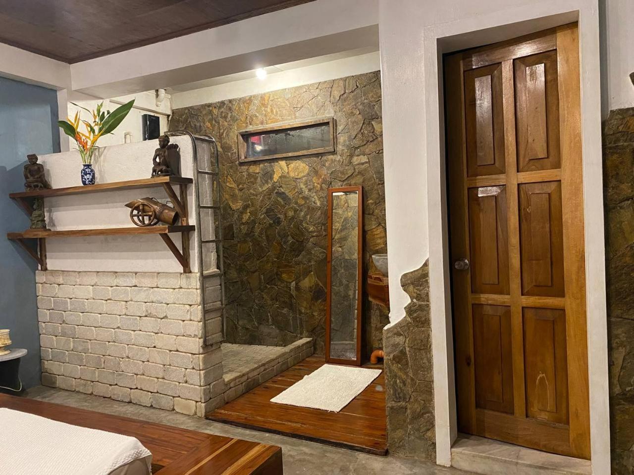 Stone Creek House Bed & Breakfast Romblon Dış mekan fotoğraf