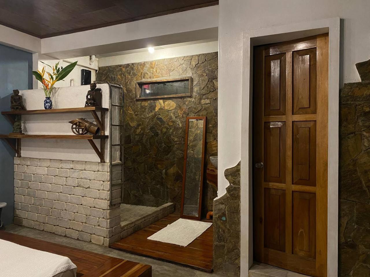 Stone Creek House Bed & Breakfast Romblon Dış mekan fotoğraf